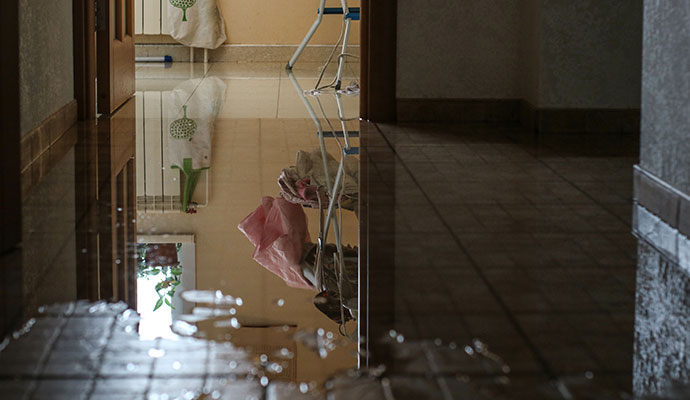 Emergency indoor plumbing leak water extraction