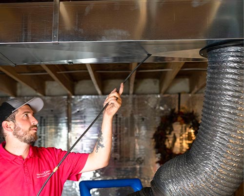 Worker cleaning duct